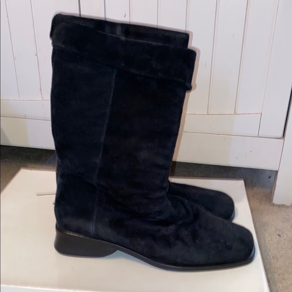 Elegant Black Women's Boots - Picture 2 of 5